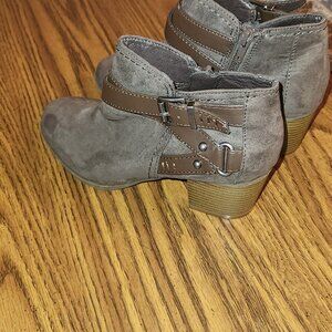 INDIGO RD. Brown Suede Ankle Booties Boots Size 7 Side Zip Buckle Detail NEW